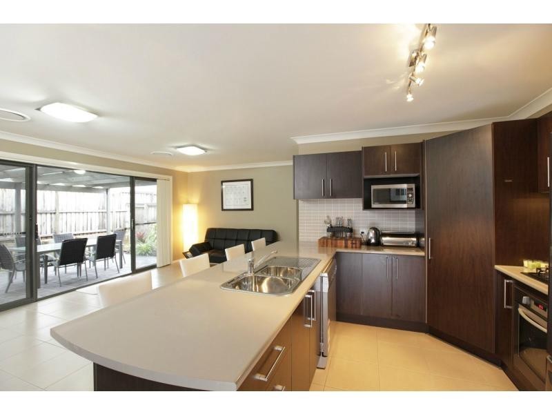 12 Farmgate Row, East Branxton NSW 2335