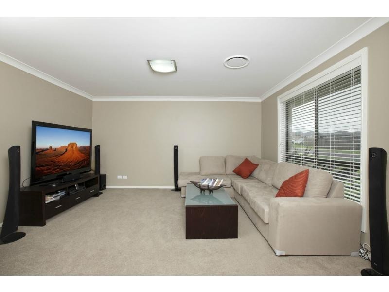 12 Farmgate Row, East Branxton NSW 2335