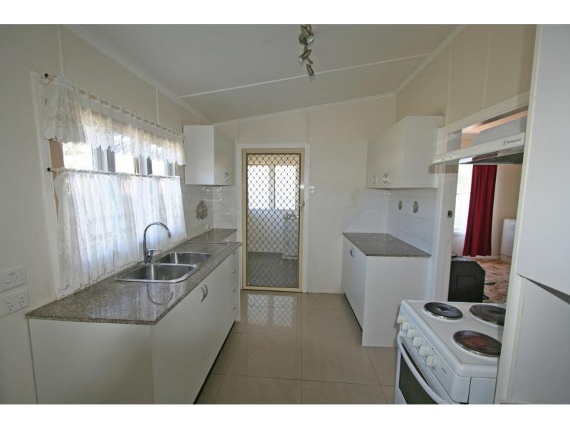 25 Long Street, Cessnock NSW 2325