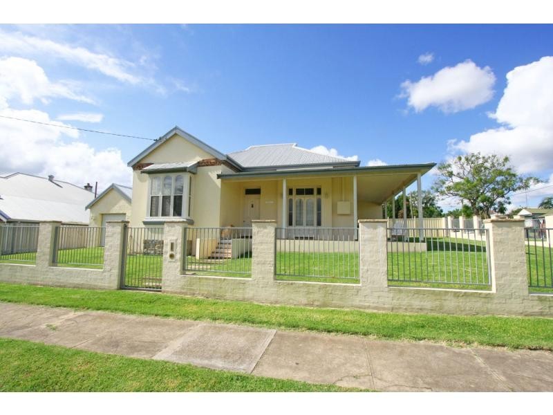 28 Hall Street, Cessnock NSW 2325