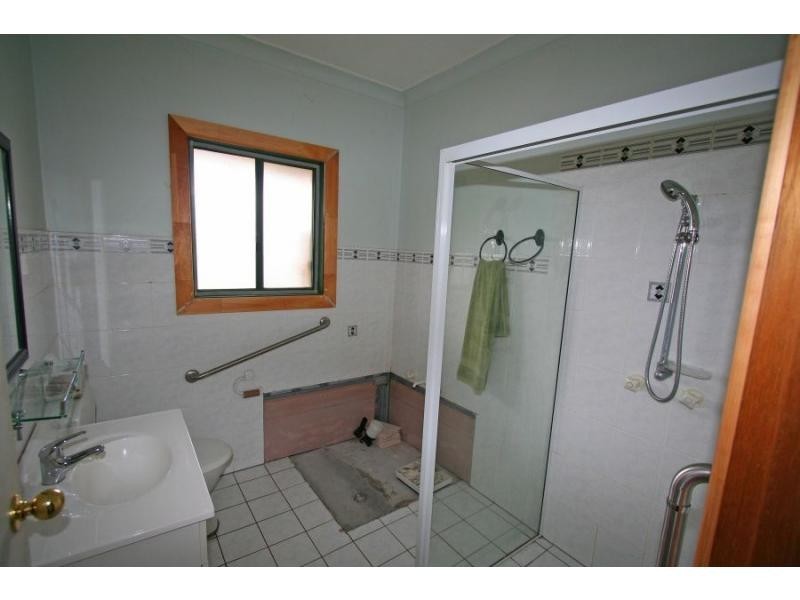 42 Charles Street, Abermain NSW 2326