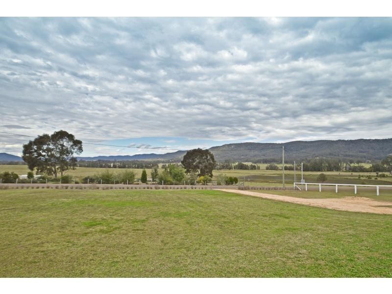 8 Tenth Avenue, Millfield NSW 2325