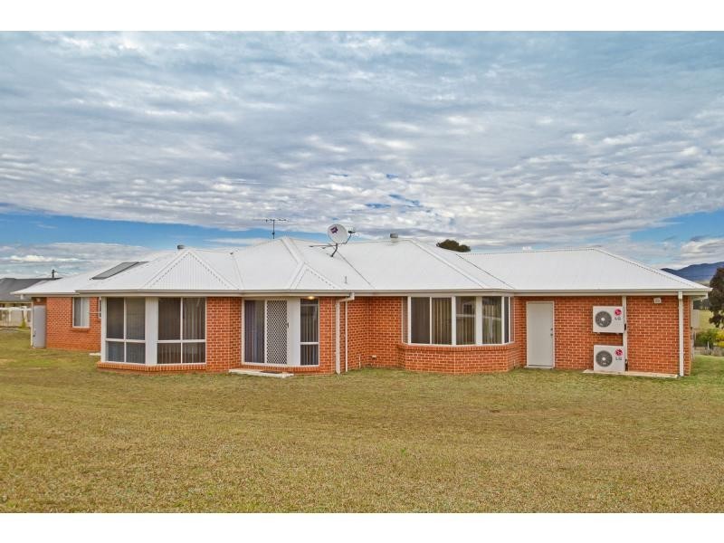 8 Tenth Avenue, Millfield NSW 2325