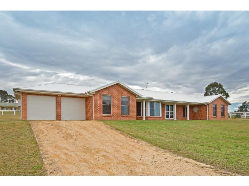 8 Tenth Avenue, Millfield NSW 2325