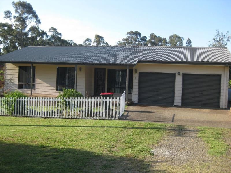 7 Knox Street, Abernethy NSW 2325