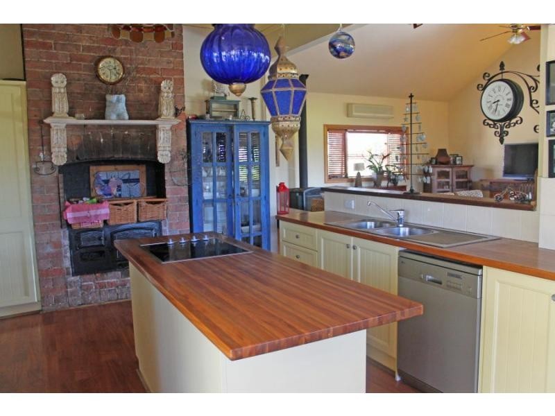 974 Leggetts Drive, Mount Vincent NSW 2323