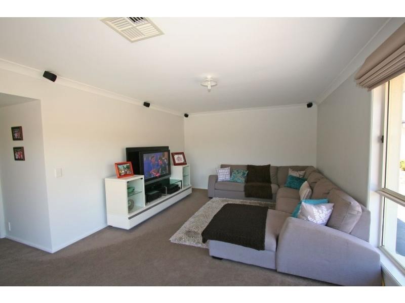 18 McKensey Street, Nulkaba NSW 2325