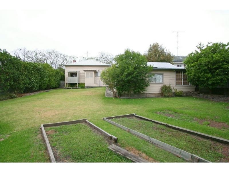 15 Regent Street, Cessnock NSW 2325