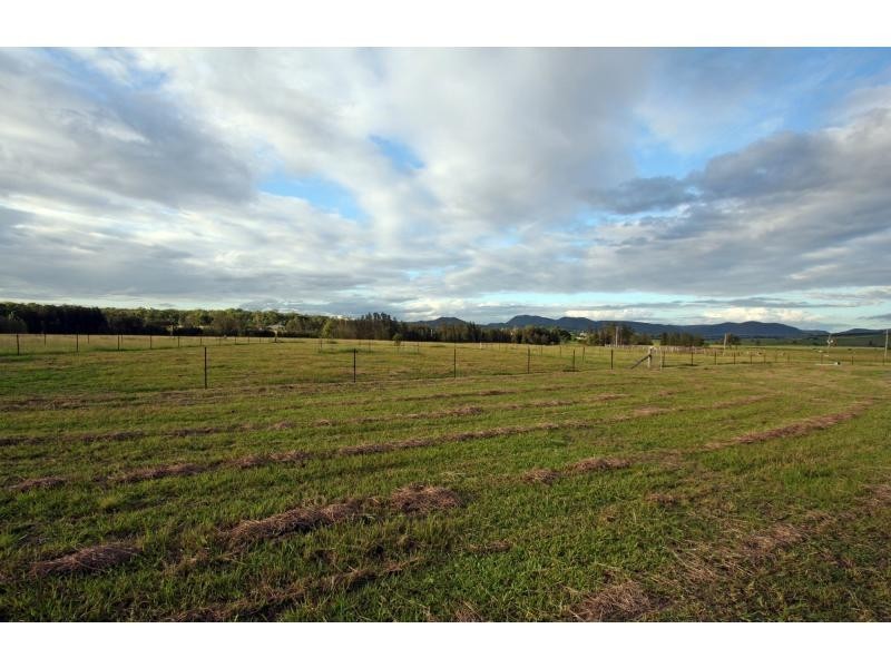 303 Standen Drive, Lower Belford NSW 2335