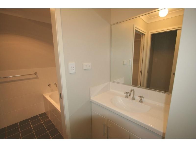 2/36A Pokolbin Street, Kearsley NSW 2325