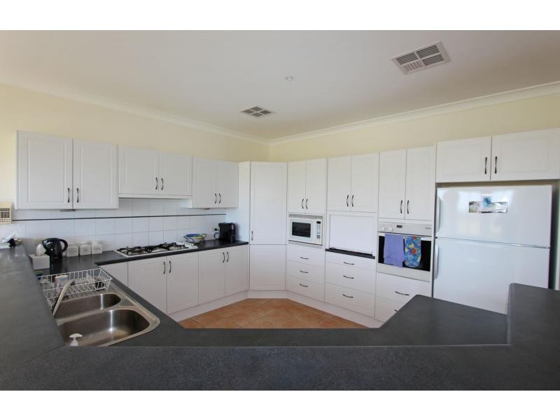 400 Luskintyre Road, Luskintyre NSW 2321