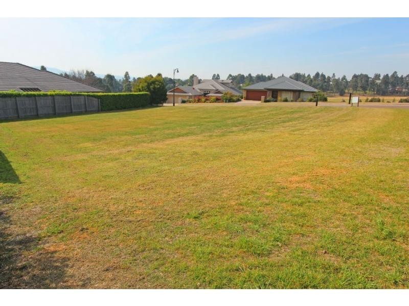 2 Barrington Place, Rothbury NSW 2320