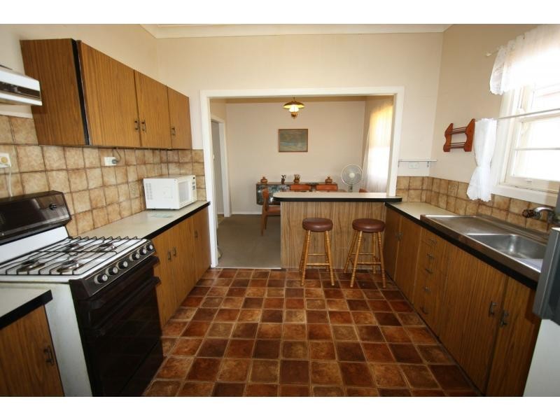 81 Desmond Street, Cessnock NSW 2325