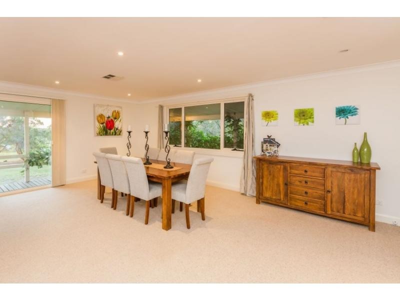 4 Londons Road, Lovedale NSW 2325