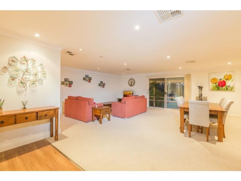 4 Londons Road, Lovedale NSW 2325