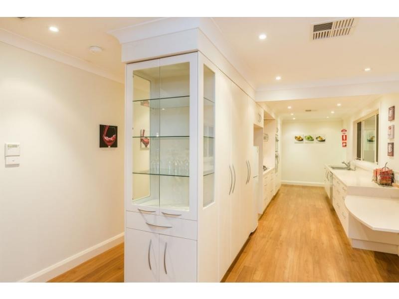 4 Londons Road, Lovedale NSW 2325