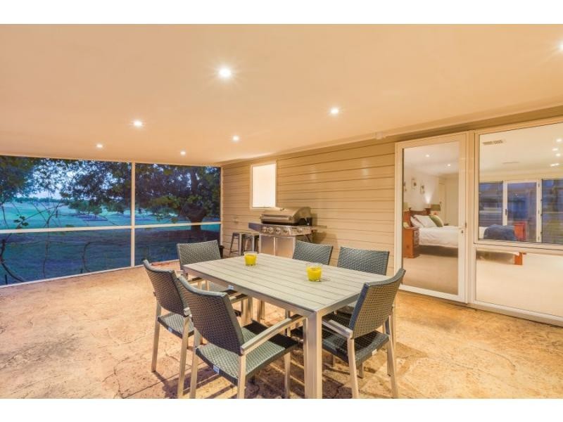 4 Londons Road, Lovedale NSW 2325