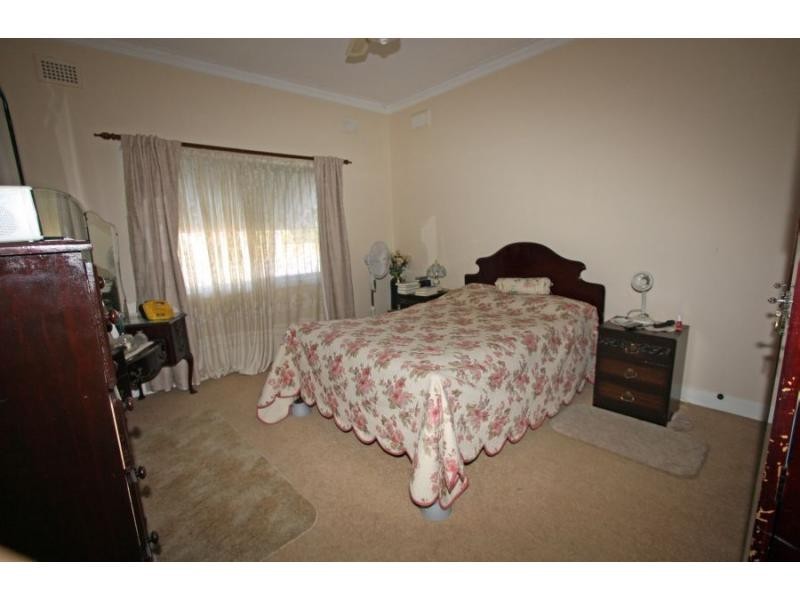 24 Barrett Avenue, Cessnock NSW 2325