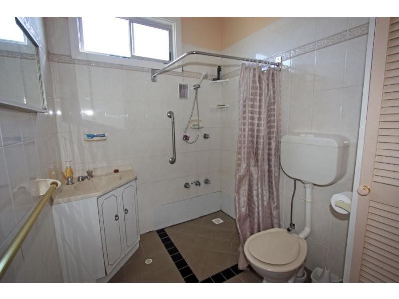 24 Barrett Avenue, Cessnock NSW 2325