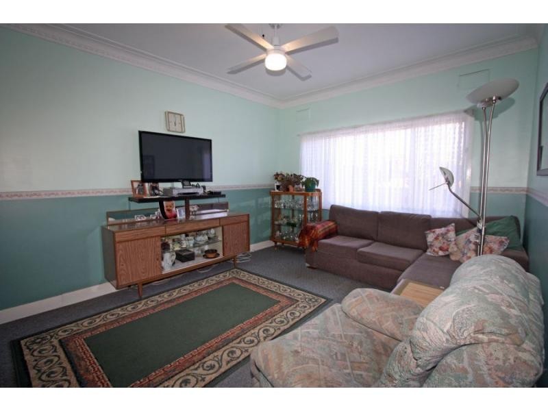 24 Barrett Avenue, Cessnock NSW 2325