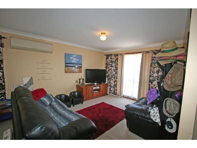 8 Comerford Close, Aberdare NSW 2325