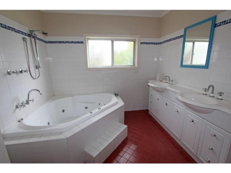 16 Catherine Street, Cessnock NSW 2325