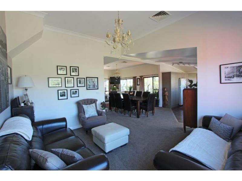 1281 Leggetts Drive, Mount Vincent NSW 2323