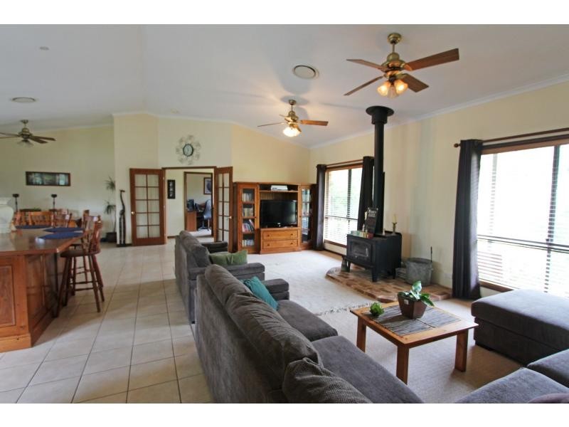 249 Tuckers Lane, Rothbury NSW 2320