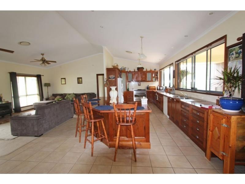 249 Tuckers Lane, Rothbury NSW 2320