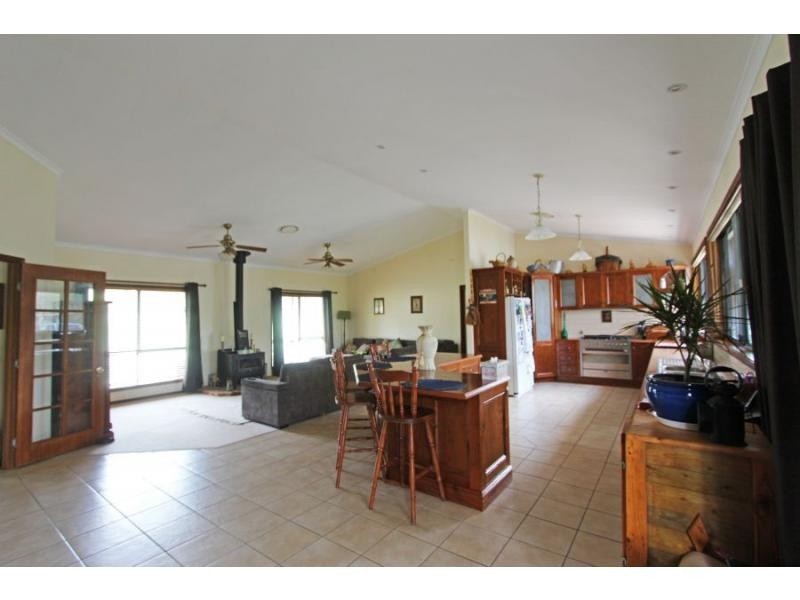 249 Tuckers Lane, Rothbury NSW 2320