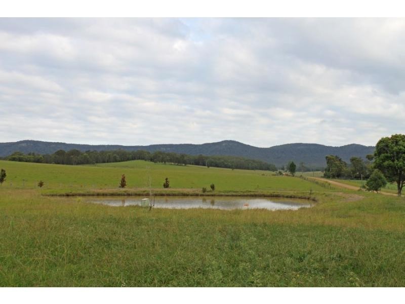 155 Barraba Lane, Quorrobolong NSW 2325