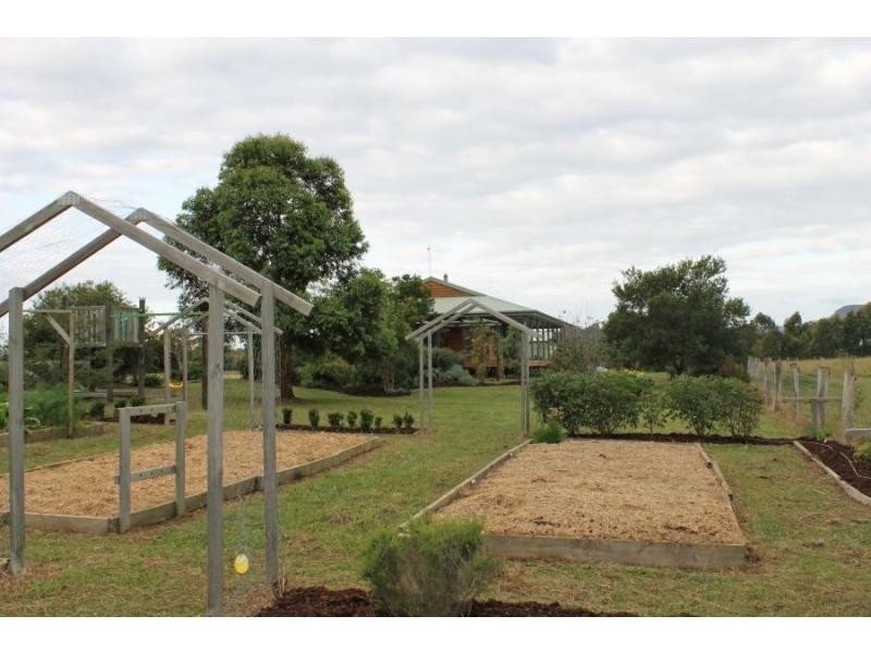 155 Barraba Lane, Quorrobolong NSW 2325