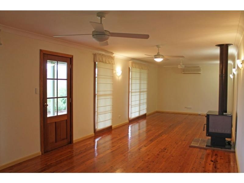 155 Barraba Lane, Quorrobolong NSW 2325