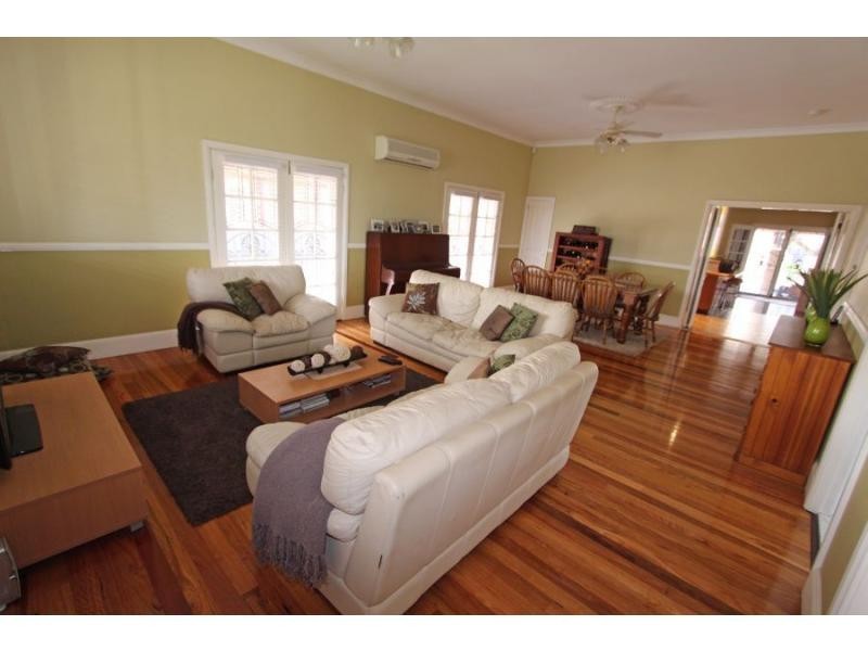 16 Bent Street, Cessnock NSW 2325