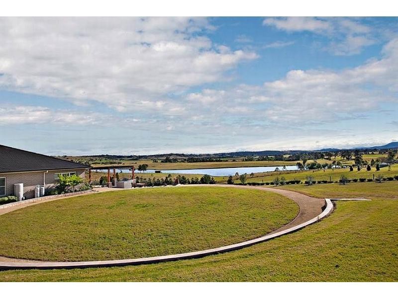 8 Loch Katrine Drive, Lochinvar NSW 2321