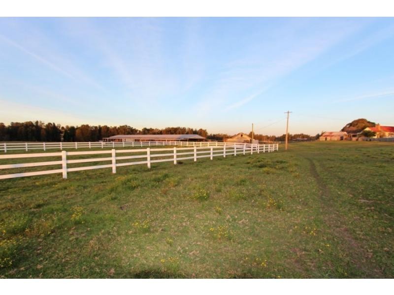 702 Wollombi Road, Bishops Bridge NSW 2326