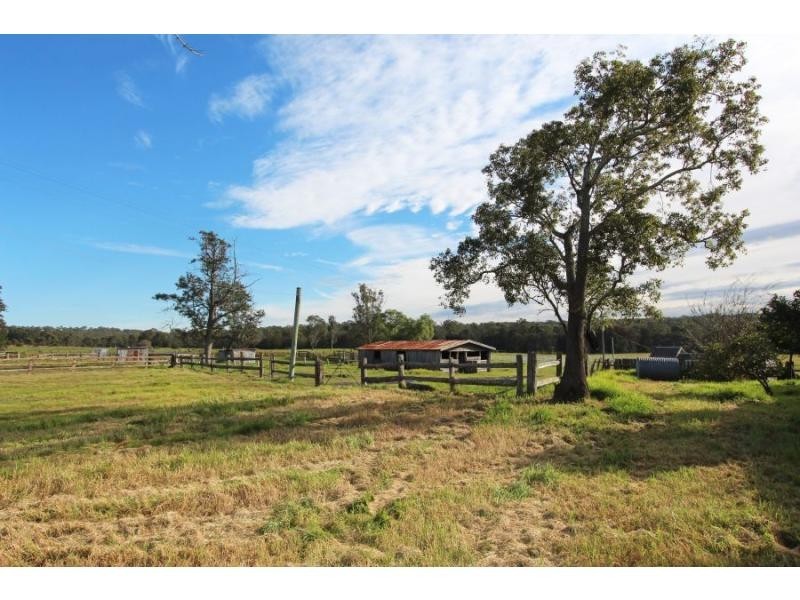 702 Wollombi Road, Bishops Bridge NSW 2326