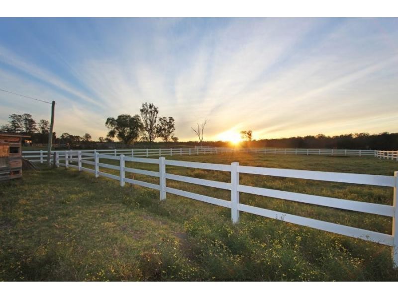 702 Wollombi Road, Bishops Bridge NSW 2326