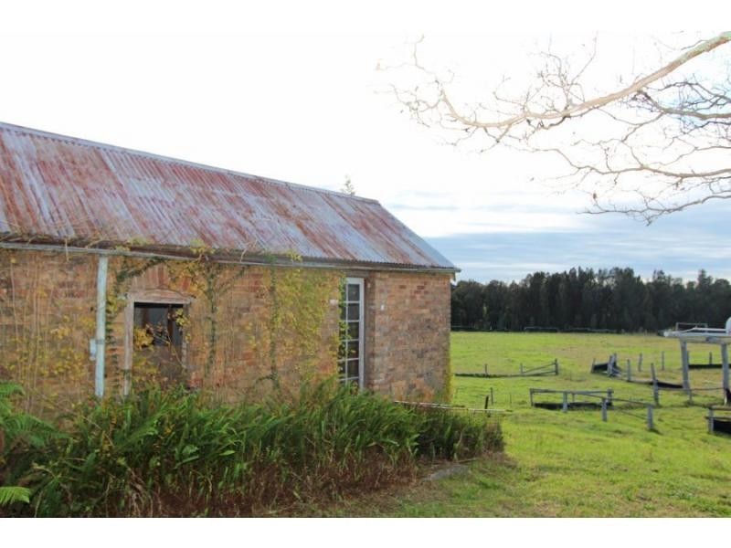 702 Wollombi Road, Bishops Bridge NSW 2326