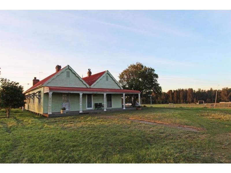 702 Wollombi Road, Bishops Bridge NSW 2326