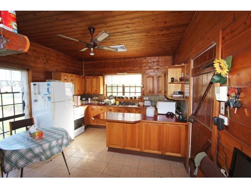 702 Wollombi Road, Bishops Bridge NSW 2326