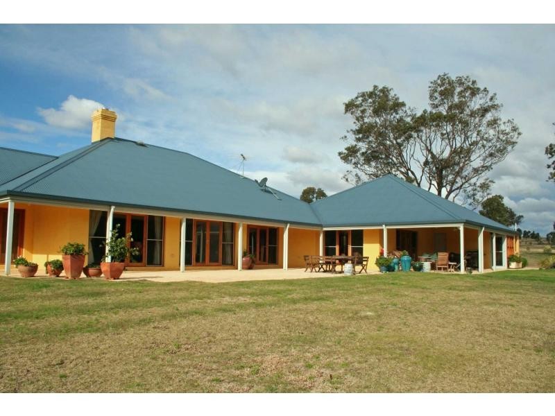 141 Camp Road, Lovedale NSW 2325
