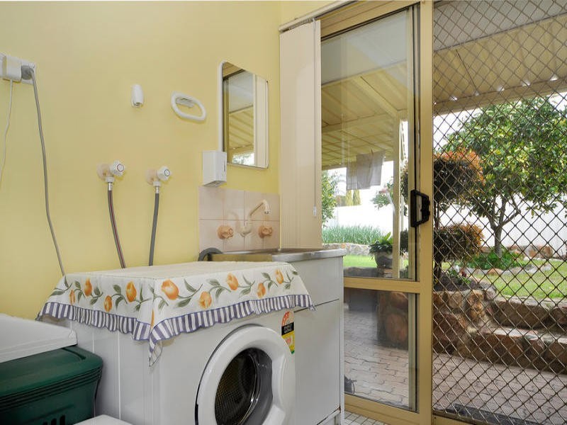 2 Rowe Court, Westminster WA 6061