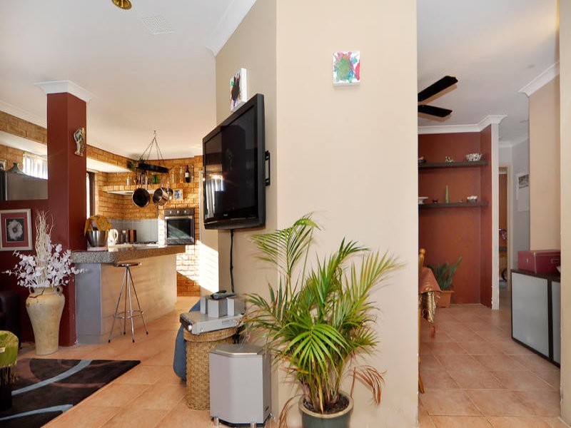 3 Duval Court, Marangaroo WA 6064