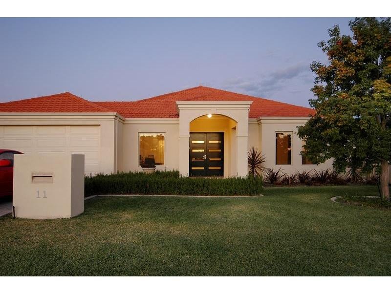 11 Bryanston Pass, Madeley WA 6065