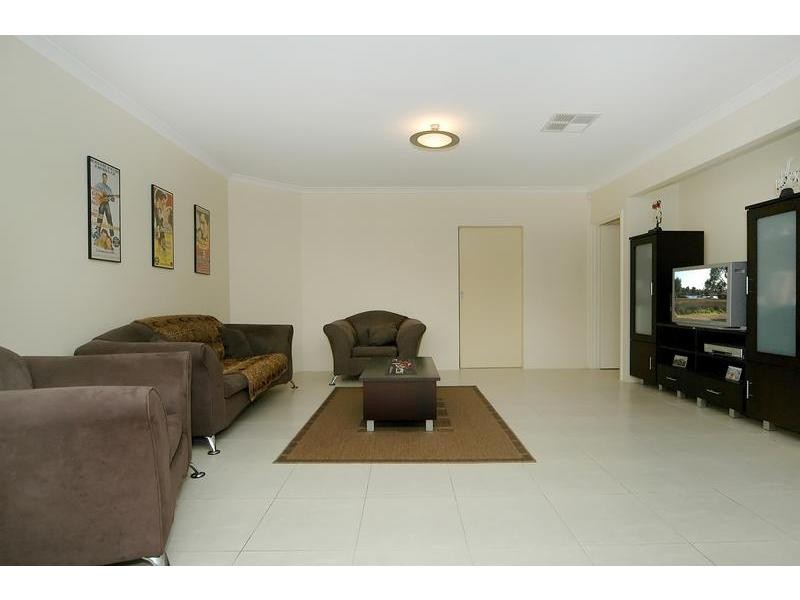 11 Bryanston Pass, Madeley WA 6065