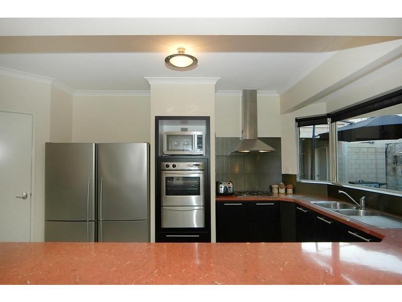 11 Bryanston Pass, Madeley WA 6065