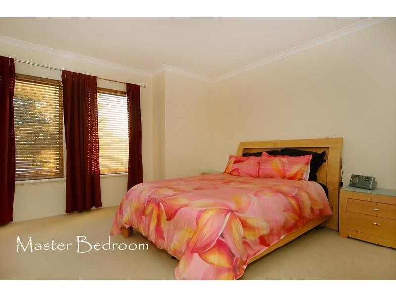 11 Bryanston Pass, Madeley WA 6065