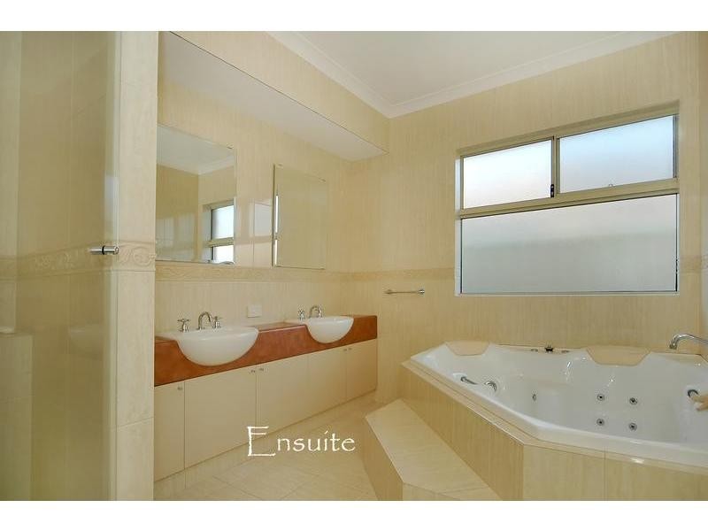 11 Bryanston Pass, Madeley WA 6065