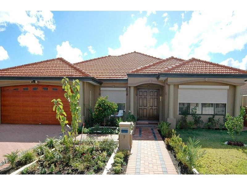 7 Lairbeck Street, Darch WA 6065